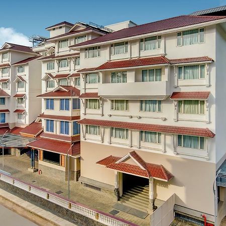 Sterling Guruvayur Hotel Exterior photo